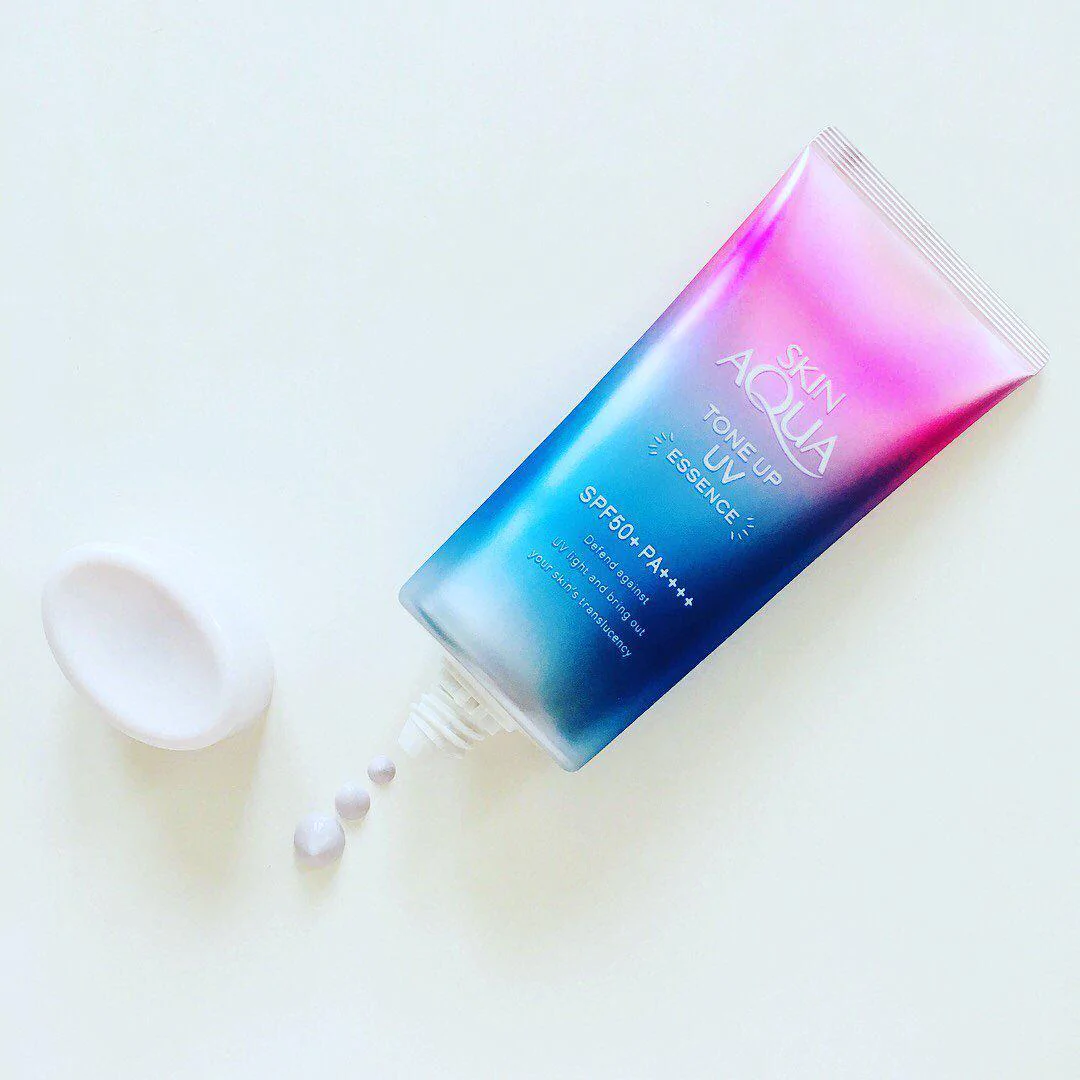 Rohto-Skin-Aqua-Tone-Up-UV-Essence-SPF50-PA-80g-Japanese-Taste-4_1200x_5743314e-51bb-4ba9-a040-71ee77b59272